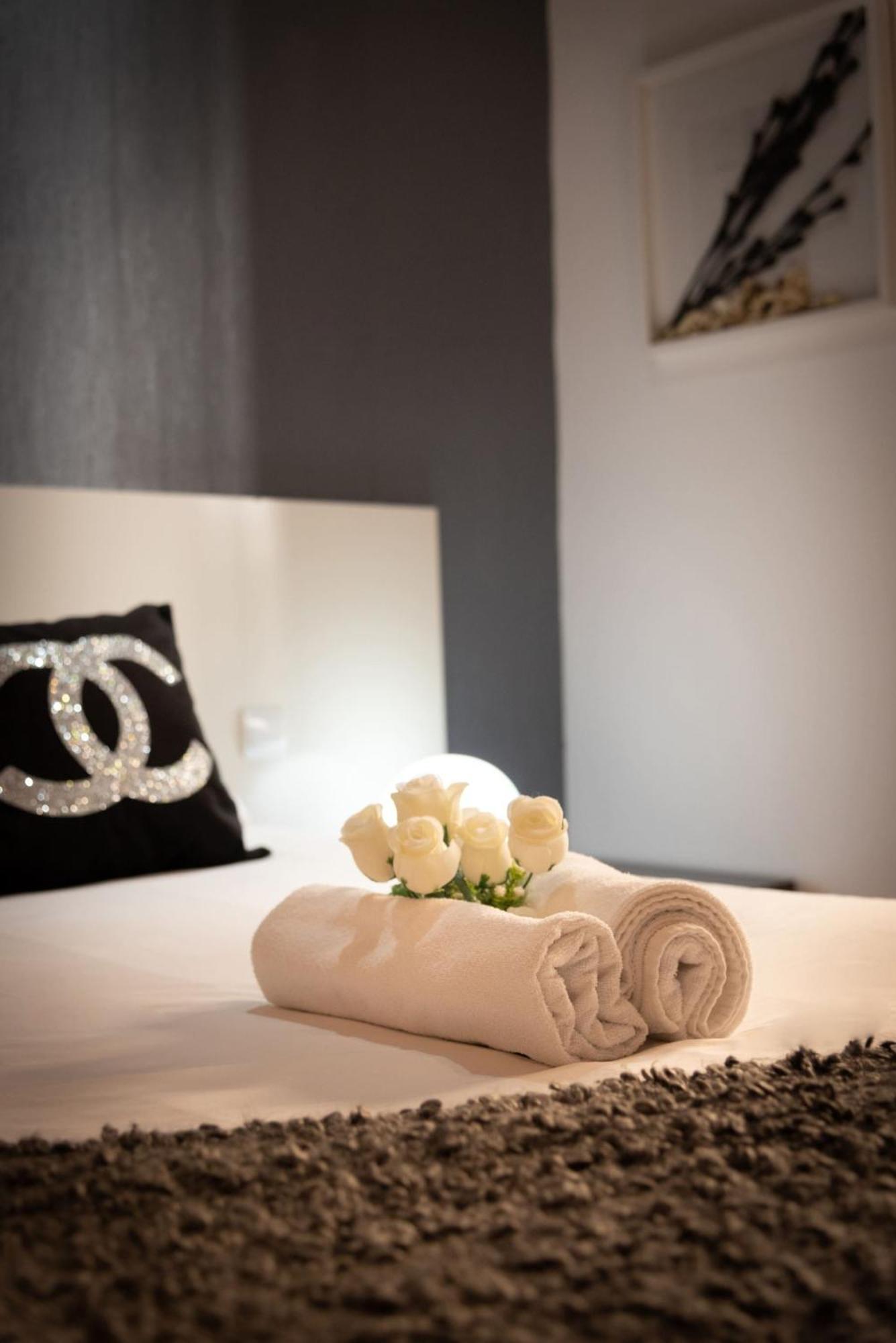 Apartamentos Day Madrid San Antonio Centro Gran Via Sol Malasana Ngoại thất bức ảnh
