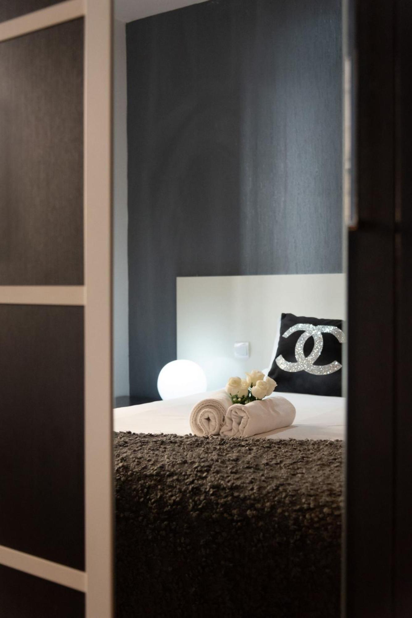 Apartamentos Day Madrid San Antonio Centro Gran Via Sol Malasana Ngoại thất bức ảnh