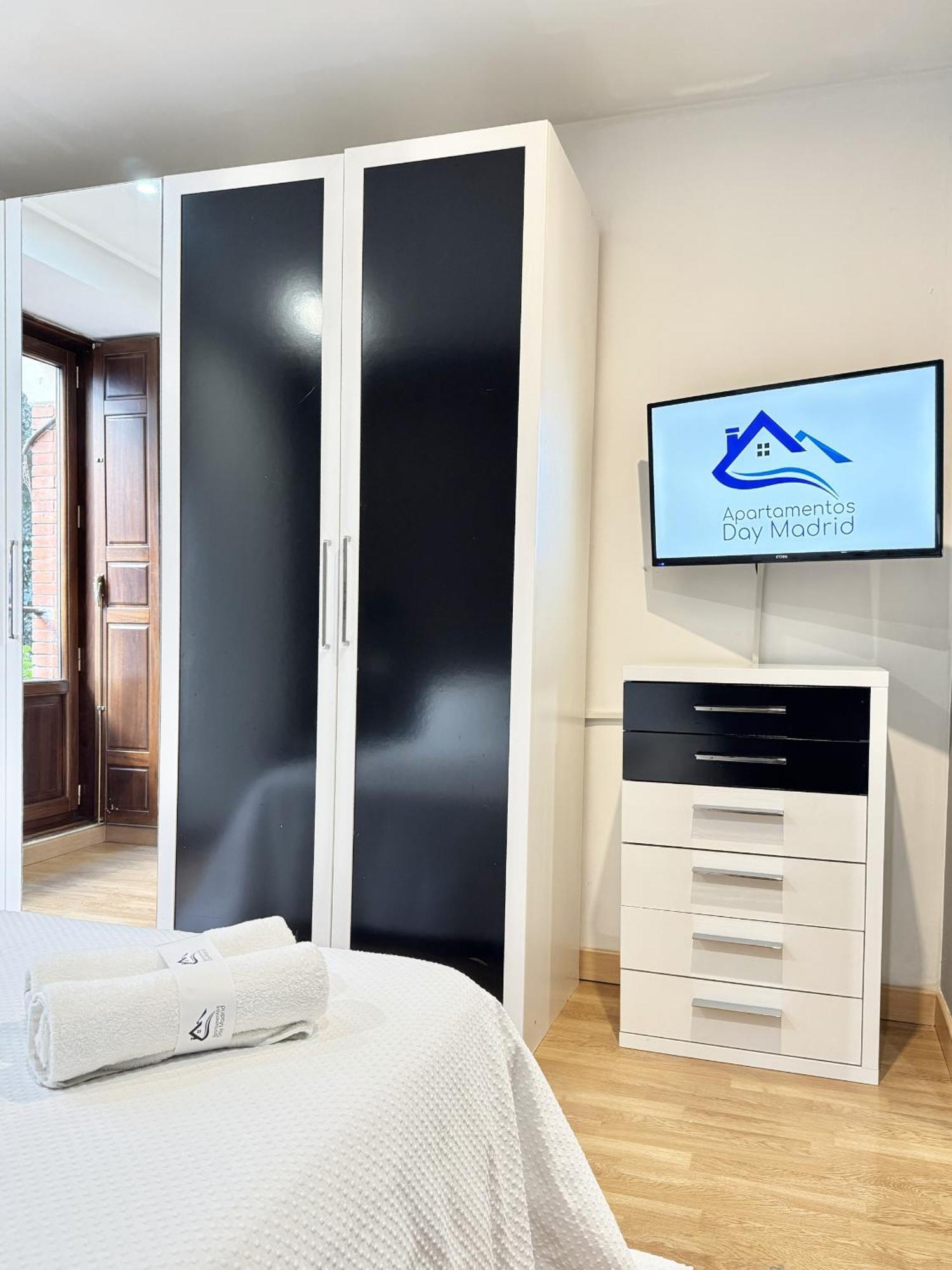 Apartamentos Day Madrid San Antonio Centro Gran Via Sol Malasana Ngoại thất bức ảnh